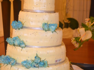 5 Tier Blue Rose Cake